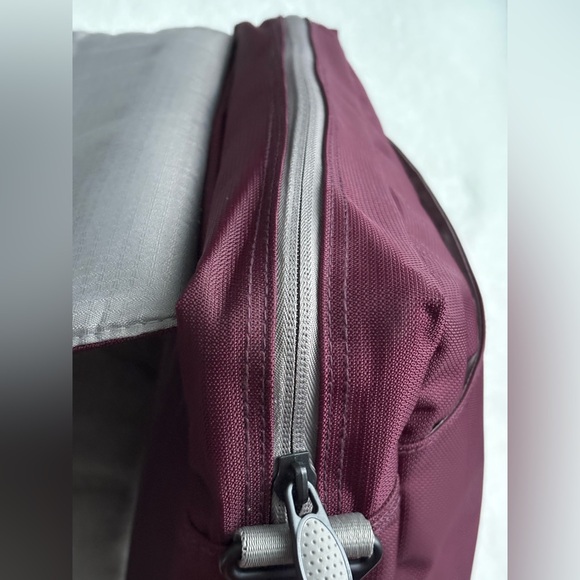 NWOT - Vintage Skyway "Decade" Soft Side Messenger/Computer Bag - Picture 9 of 16